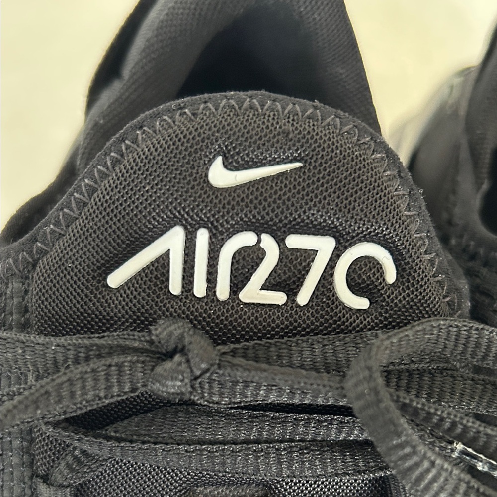 Nike Air Max 270 Women’s Size 10 Black and White Sneakers. Excellent Condition - Picture 10 of 10